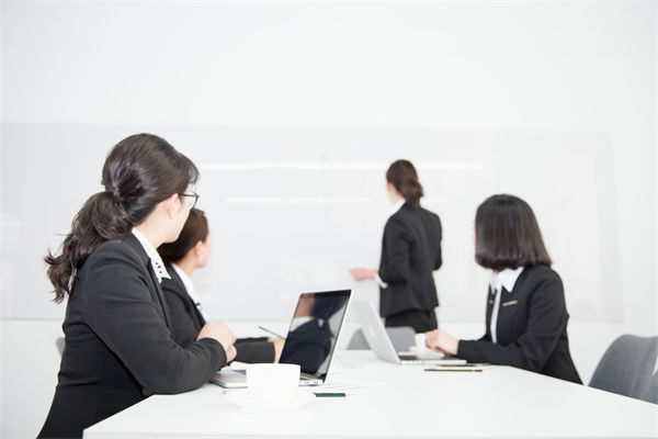 人力資源該管控還是賦能？多數(shù)企業(yè)都踩錯(cuò)了管理節(jié)奏！