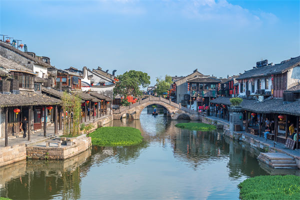 戰(zhàn)略規(guī)劃分析：村民不滿古鎮(zhèn)收門票，指引游客逃票